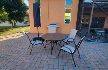 Luxurious 4-Bedroom House with Pool - Foto 44