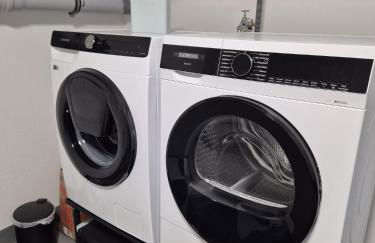 Luxsuite Still und Komfort 1 Balkon Grill TV-75 Zoll - Foto 33