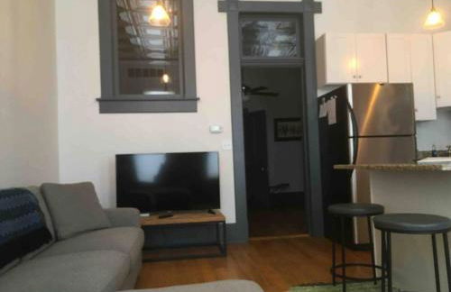 Sunny Downtown Condo above the Coffee Shop - Foto 9