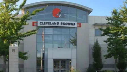 NEW Renovated Near CLE - King Bed, Metropark & Firepit - Foto 2