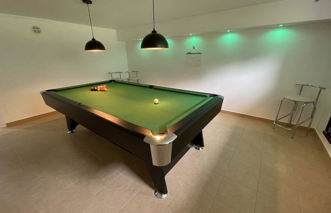 Modern House with Garden - Photo 26