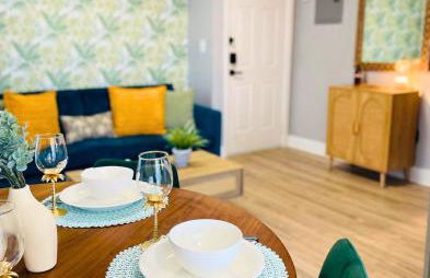 Balcony 2BR Apartment with Free Parking near Freedom Park & Brickell - Foto 1