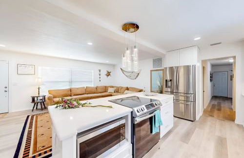 Spacious 4 bedroom 3 bath Clearwater Vacation House Cowboy Pool Fire Pit Games Close to Clearwater Beach Biking Trail Farmers Markets Harbor Health Spa Baycare Ballpark and Ruth Eckerd Hall Golf Courses - Photo 12