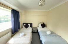 Comfy, king bed families & Contractors welcome - Foto 21