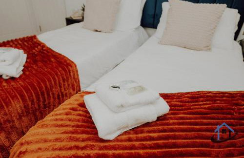 Apt 5 Manor House - 3 Bed 2 bathroom sleeps 5 parking wifi - Photo 32