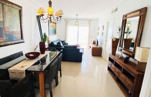 Apartamento en primera línea de playa con piscina y garaje gratuito - Foto 17