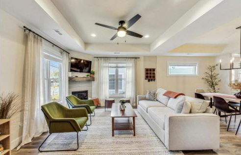 Parking! Hot tub! 10 min walk to beach - Foto 16