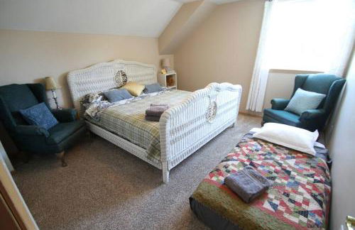 Five Bedroom Colonial Style Home - Foto 6