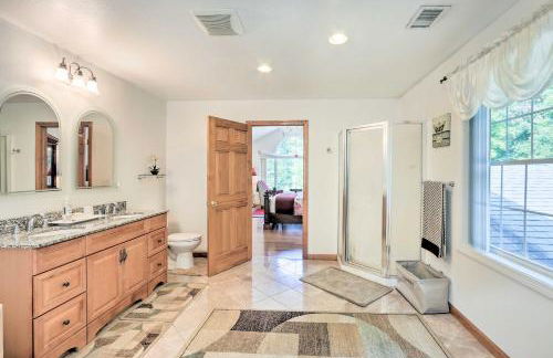 Granby Home with Deck Less Than half Mi to Aldrich Lake! - Foto 19