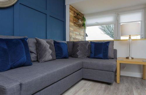 Castle View - 2 Bed Stylish Coastal Port Solent Retreat with Views! Parking, Sleeps 6 - LONG TERM STAY WINTER SPECIAL OFFER- By Blue Puffin Stays - Photo 14