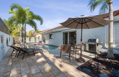 Charming Heated Pool Home - 3 miles to the Beach, Pet and Family Friendly -Available Year Round! - Photo 40