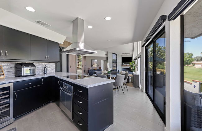 Golf Course-front Views, Pool+hot Tub, Patio Modern Edgy House by Avantstay - Foto 8