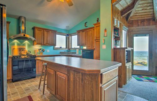 Lakefront Montague Cottage with Deck and Beach! - Foto 10