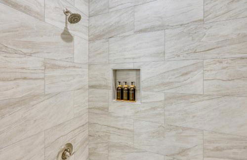 Close to Sports Complex Modern Millbrook Duplex! - Foto 16