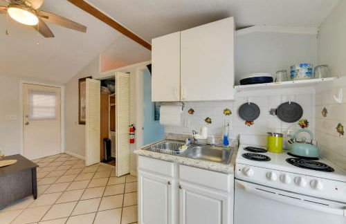 1 Mi to Nokomis Beach Quiet Getaway with Fire Pit - Foto 12