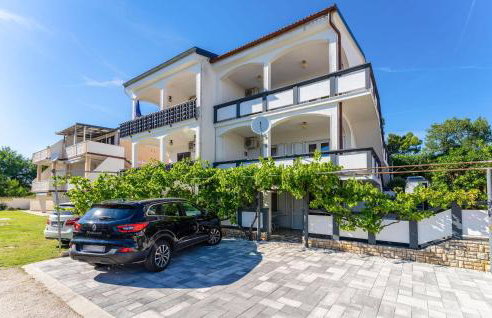 Nice Apartment In Rtina With Wifi - Photo 2