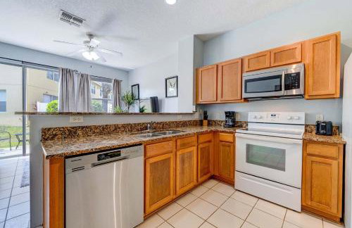 Comfy Townhome Minutes from Disney - Photo 2