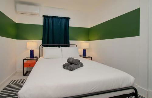 Heart of Houston - 8-BD 4-BA with Yard - Photo 7