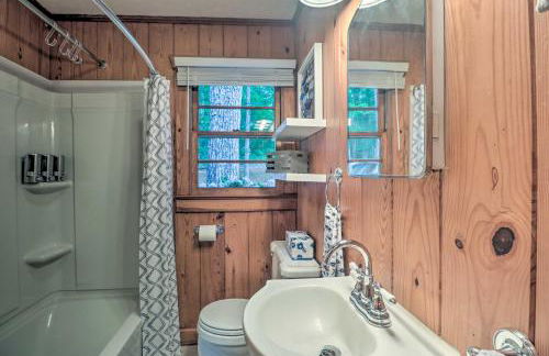 Waterfront Lake Martin Home with Grill and Beach! - Foto 15