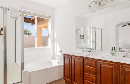 Desert Oasis w Pool Spa BBQ Outdoor Dining Under the Palms Calle Tolosa by AvantStay - Foto 30