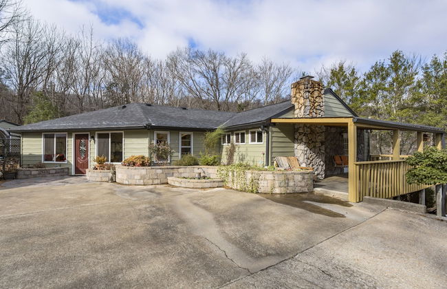 Grand Dream Vacation Home in Nashville 7+ beds! - Photo 50