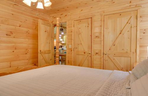 Secluded Cross Creek Cabin with Deck and Fire Pit! - Foto 7