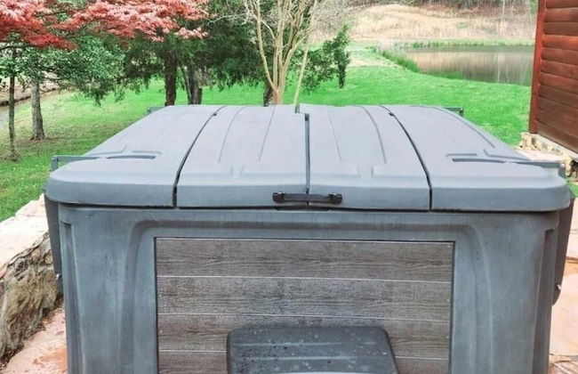 Deluxe log cabin! Pet and motorcycle friendly - enjoy nature with family and friends! 3 Bedroom Cabin by RedAwning - Foto 26