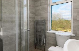 Welsh 3 Bedroom Retreat w Garden Parking Wifi - Photo 17