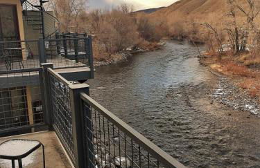 Riverfront condo with balcony, king bed STR#267 - Photo 20