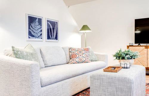 Stylish New 3BR 2.5BA Fire Pit Fence yard - Foto 40