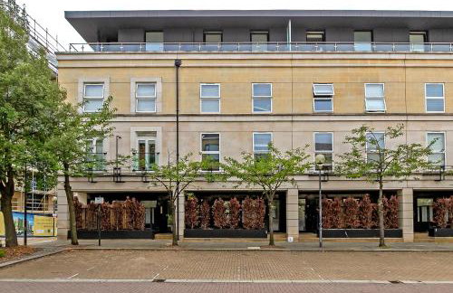 MK CITY CENTRE, THE DIAMOND SUITE, FREE Parking Space, PREMIUM SPACIOUS Apartment with FOOSBALL TABLE - Foto 21