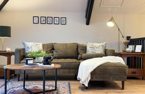 Converted Welsh Sunday School with Sea View & Garden on Anglesey - Dog Friendly - Photo 1