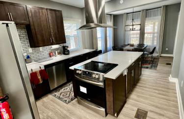 Calm 4BR-3BA 10 min DT Airport by LSP Homes - Foto 10