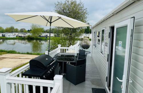 Exquisite Lake lodge in Hoburne Holiday Resort - Valentino Rose Lodge - Foto 74