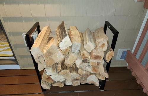 Mt Snow Condo with Pool Mountain Views Half Mile to Mtn - Photo 19