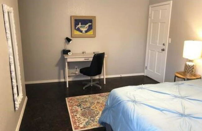 Private Bedroom Suite - Communal House near Integris Private - Photo 2