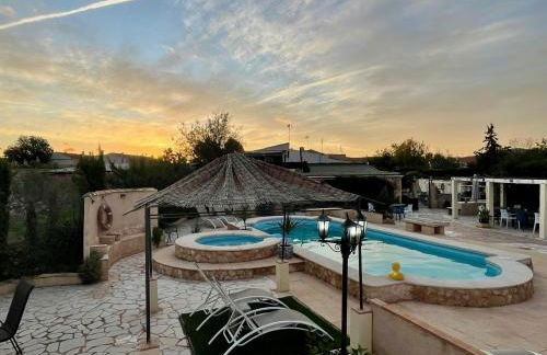 6 Bed House Sleeps 12 - Pool Hot Tub Fireplace - Foto 20