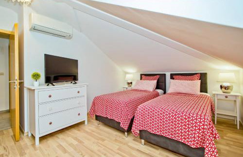 ISLAND HVAR LUXE Holiday Villa Maslina with Beach - Photo 18