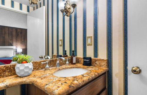 Mira Mesa Family Retreat 4BR with Balcony and Firepit - Photo 65