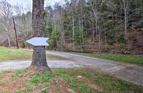 Cozy Creekside Cabin about 24 Mi to Red River! - Foto 26