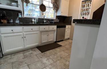 Lakewood beautiful 2 bedrooms with huge backyard - Photo 12