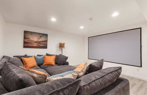 Riverfront w Cedar Hottub, Sauna, Movie Theatre - Photo 5