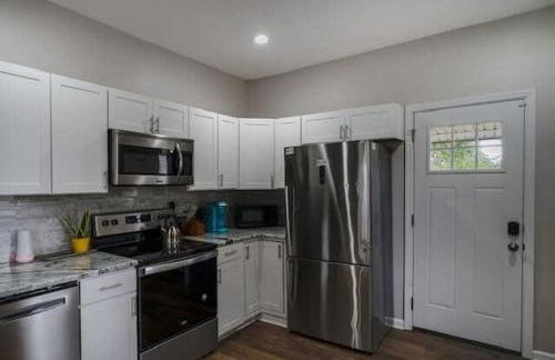 Housepitality - The Lilley Pad - Near Downtown - Photo 10