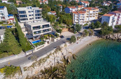 BEACH FRONT VILLA FRAN - DELUXE PENTHOUSE SUITE with private pool - Foto 6