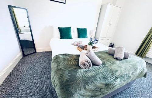 The Georgian Townhouse - 4 Bedrooms - Sleeps 9 - Photo 14