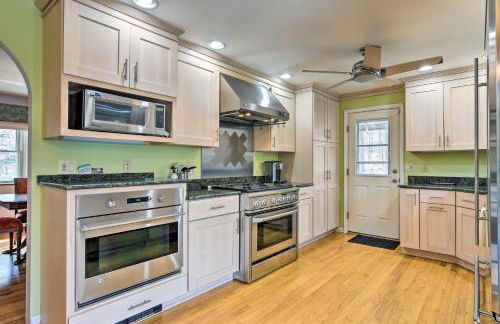 Decked-Out Home Hot Tub, Pool, Fire Pit and More! - Foto 13