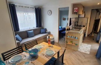 Mobilhome 2ch récent et climatisé-terrasse fermée-jardin sans vis à vis-camping 4 étoiles Les Charmettes - Foto 14