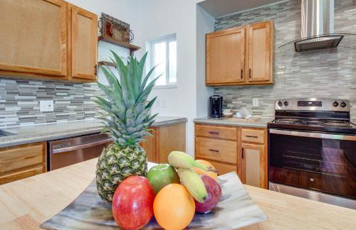 1 Mi to Dtwn Coos Bay Sleek Apt with Deck and Views! - Foto 10