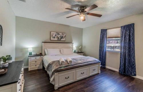 Spacious Family Home with Pool, Hot Tub, Fast Wifi - Foto 54