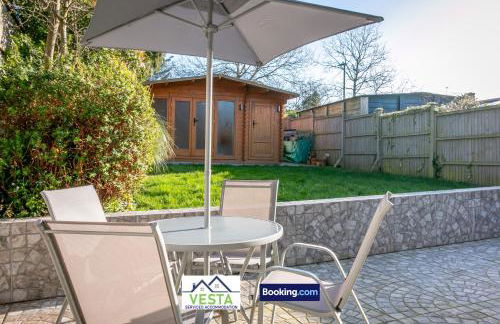 Three Bedroom House By Vesta Serviced Accommodation & Short Lets Borehamwood With Free WiFi & Free Parking - Foto 31